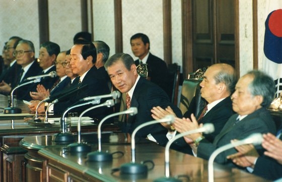 盧泰愚大統領（当時）が１９９２年１０月５日に民自党本部事務所で離党宣言をしている。［中央フォト］