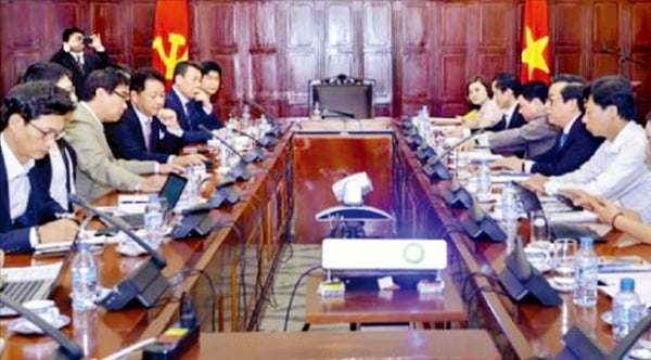 アリエックスは２０１６年１０月にベトナム中央銀行を対象にキャッシュレス決済インフラ構築事業を提案する説明会を実施した。［写真　アリエックス］