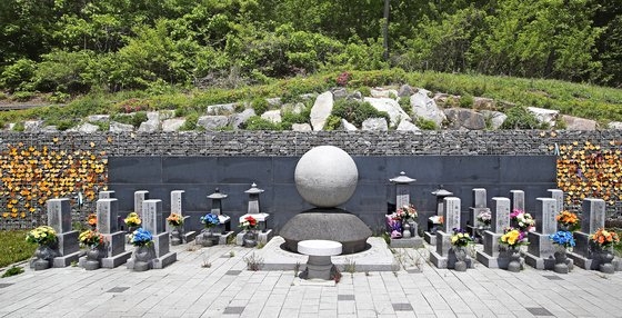 慰安婦被害者の遺骨箱が安置された京畿道広州市退村面（キョンギド・クァンジュシ・テチョンミョン）にある「ナヌムの家」追慕公園。ウ・サンジョ記者