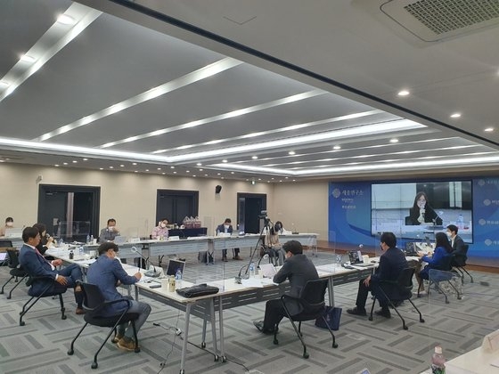 ２５日、世宗（セジョン）研究所日本研究センターの主催で開催された「韓日次世代フォーラム」の様子。チョン・ジヌ記者