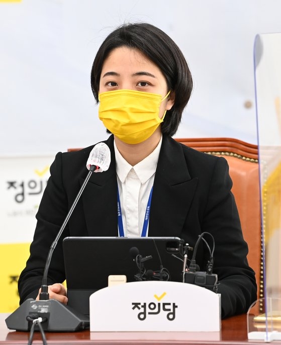 韓国野党「正義党」の柳好貞（リュ・ホジョン）議員が１日、ソウル汝矣島（ヨイド）国会で開かれた議員総会に出席し、任期１年を迎えた所感を語っている。 オ・ジョンテク記者