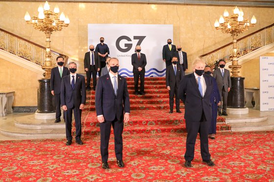 先月５日に英ロンドンで開かれた先進７カ国（Ｇ７）外務・開発担当相会議の団体写真。