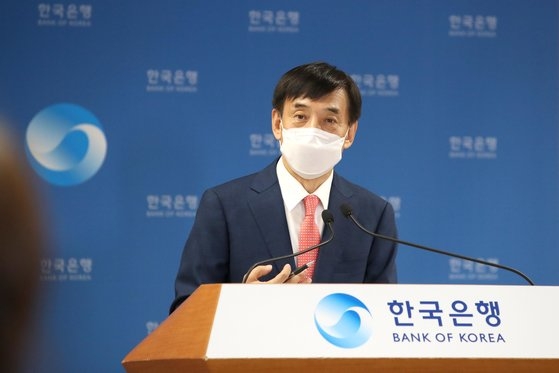 李柱烈（イ・ジュヨル）韓銀総裁が２４日、ソウル中区の韓国銀行で開かれた物価安定目標運営状況点検説明会で発言している。　［写真　韓国銀行］