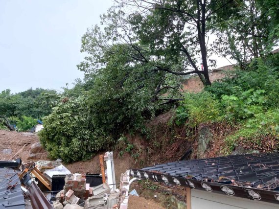 写真 土砂崩れで埋没した住宅 Joongang Ilbo 中央日報