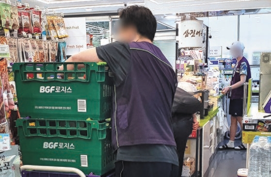 社長は２２０万ウォン、アルバイトは２６０万ウォン…コンビニ社長「バイトでもしようか」＝韓国