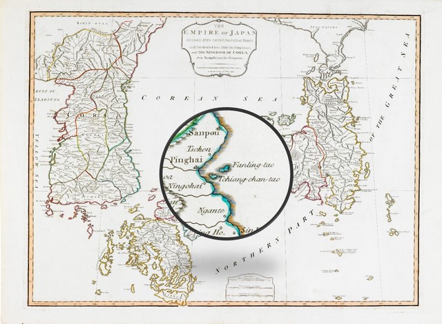 １７９４年英国で製作された『日本帝国図（ＴＨＥ　ＥＭＰＩＲＥ　ＯＦ　ＪＡＰＡＮ）』（１７９４）。平海（Ｐｉｎｇｈａｉ）と書かれた東側の海に朝鮮の領土として鬱陵島（ウルルンド、Ｆａｎｌｉｎｇ－ｔａｏ）と独島（Ｔｃｈｉａｎｇ－ｃｈａｎ－ｔａｏ）が描かれている。 [写真　独島財団］