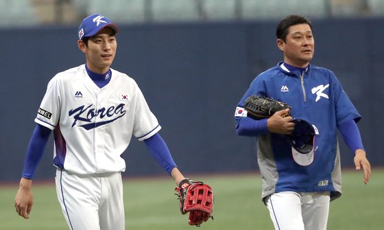 写真 韓国野球代表の李政厚と父 李鍾範コーチ Joongang Ilbo 中央日報