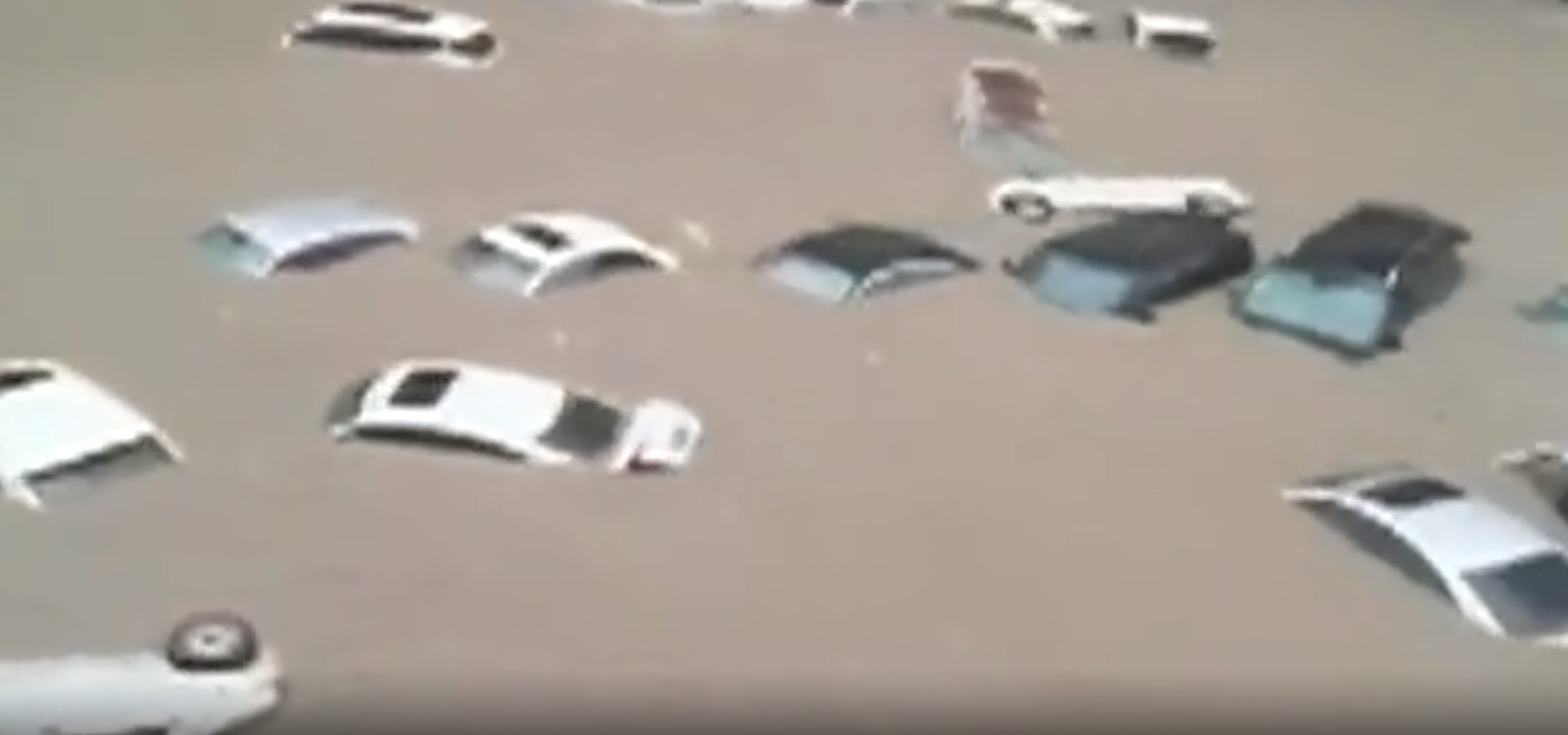 中国の大雨により浸水した自動車［ＪＴＢＣ　キャプチャー］