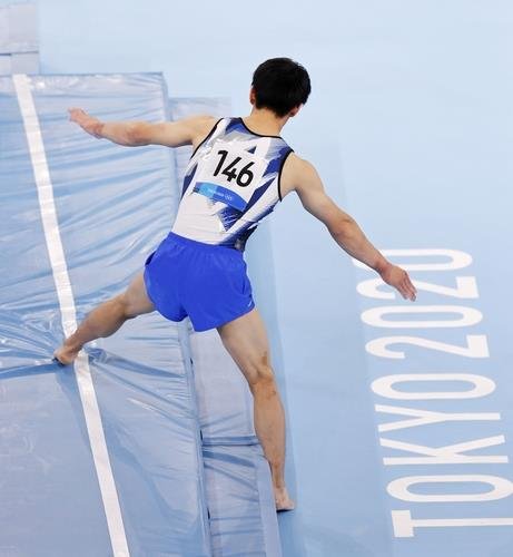 橋本大輝選手の跳馬の着地の場面。［写真　聯合ニュース］