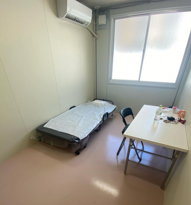 オランダのスケートボード選手、カンディ・ジェーコブスが公開した隔離施設［カンディ・ジェーコプスのインスタグラム　キャプチャー］