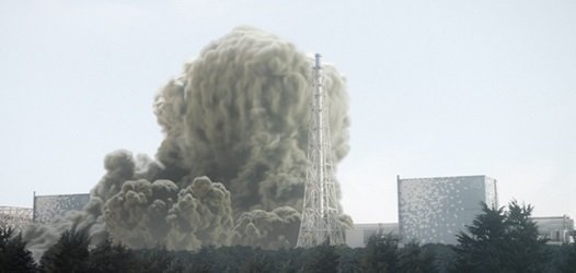 ２０１１年３月１２日、福島第１原発１号機で水素爆発が発生し、白い煙が広がっている。　［中央フォト］