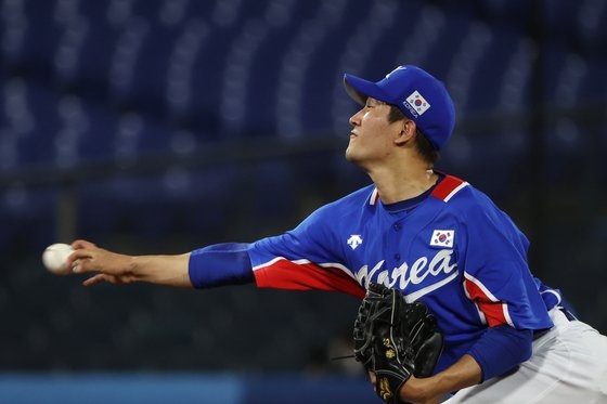 ２０２０東京五輪の野球準決勝が行われた横浜スタジアムで日本代表を相手に力投した韓国先発の高永表（コ・ヨンピョ）。　横浜＝五輪写真共同取材団