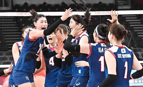 東京オリンピック（五輪）女子バレーボールで準決勝に進んだ４チームのうち、韓国は最弱チームとみられている。だがチームの雰囲気はこれまでになく良い。［写真　東京＝オリンピック写真共同取材団］