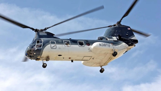 米国務省が在アフガニスタン大使館で使用していたＣＨ－４６Ｅシーナイトヘリコプター。米国務省はアフガニスタンでこのヘリコプター７機を廃棄して撤収することにした。　米陸軍