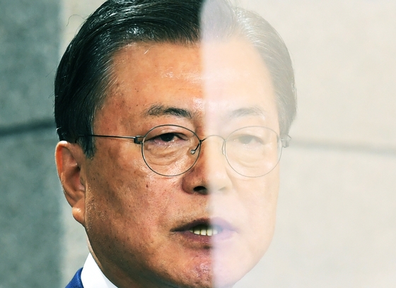 韓国の文在寅（ムン・ジェイン）大統領が今月１５日の光復節慶祝式で祝辞を述べている。［写真　青瓦台写真記者団］