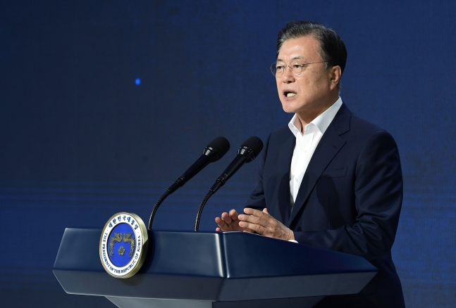 文在寅大統領が２６日に青瓦台で開かれた第２ベンチャーブーム成果報告会で発言している。［写真　青瓦台写真記者団］