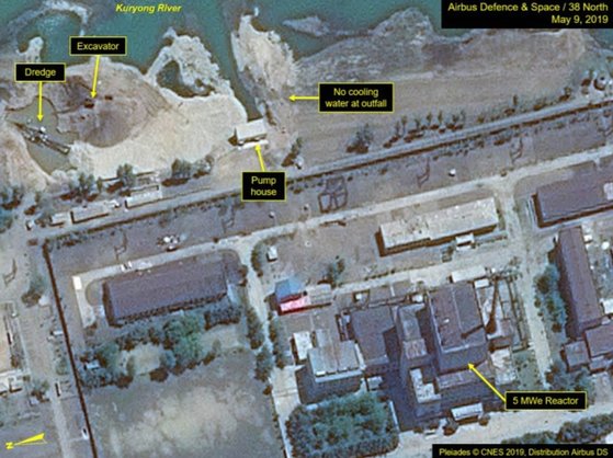 北朝鮮寧辺核施設の商業衛星写真