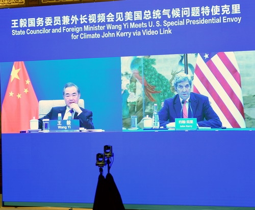 １日に中国の王毅外相が中国・天津を訪問しているケリー米大統領気候問題担当特使とオンラインで会談している。［写真　中国外交部ホームページ］