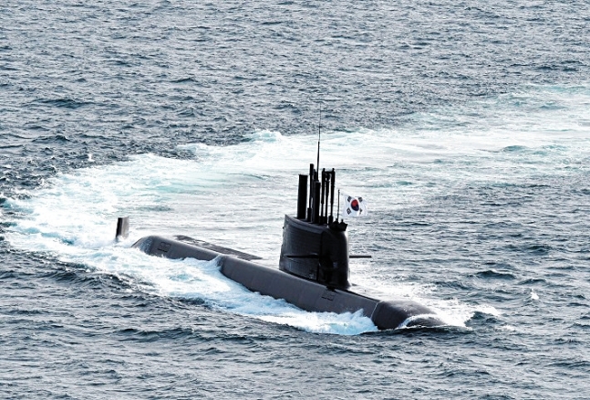 今月２日、韓国潜水艦「島山安昌浩（トサン　アン・チャンホ）」はＳＬＢＭ試験の発射に成功した。就役に先立ち試運転を行う様子。［写真　韓国海軍］