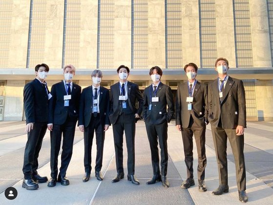 米国ニューヨークで開かれた国連総会に参加した韓国ボーイズグループＢＴＳ（防弾少年団）。〔写真　インスタグラム　キャプチャー〕