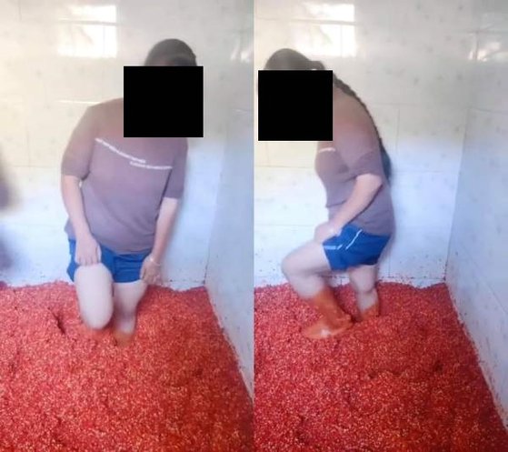 裸足でトウガラシと推定される赤いものを踏む女性　［ベトナムメディア　サルアン］