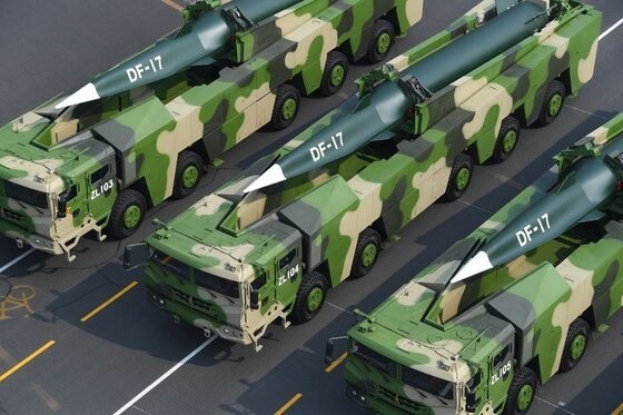 中国極超音速弾道ミサイル「東風１７」（写真　中国人民解放軍）