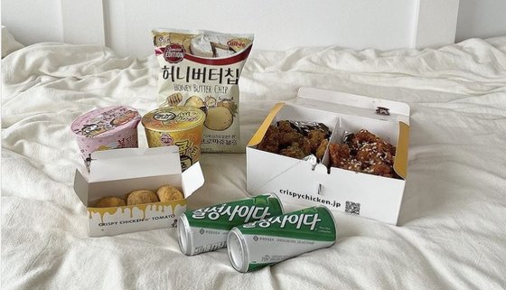 韓国料理を食べて旅行気分を感じる「渡韓ごっこ」の様子。［写真　インスタグラム　キャプチャー］