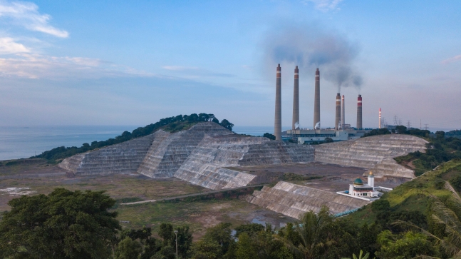 インドネシア・ジャカルタ近隣の石炭火力発電所　写真＝グリーンピース