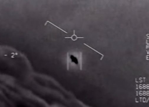 米海軍操縦士が撮影した「未確認飛行現象（ＵＡＰ）」の写真。［写真　米国防総省提供　映像キャプチャー］