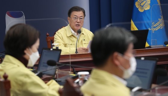 韓国の文在寅（ムン・ジェイン）大統領が２９日、新型コロナウイルス感染症（新型肺炎）対応特別防疫点検会議に出席して発言している。［写真　青瓦台写真記者団］