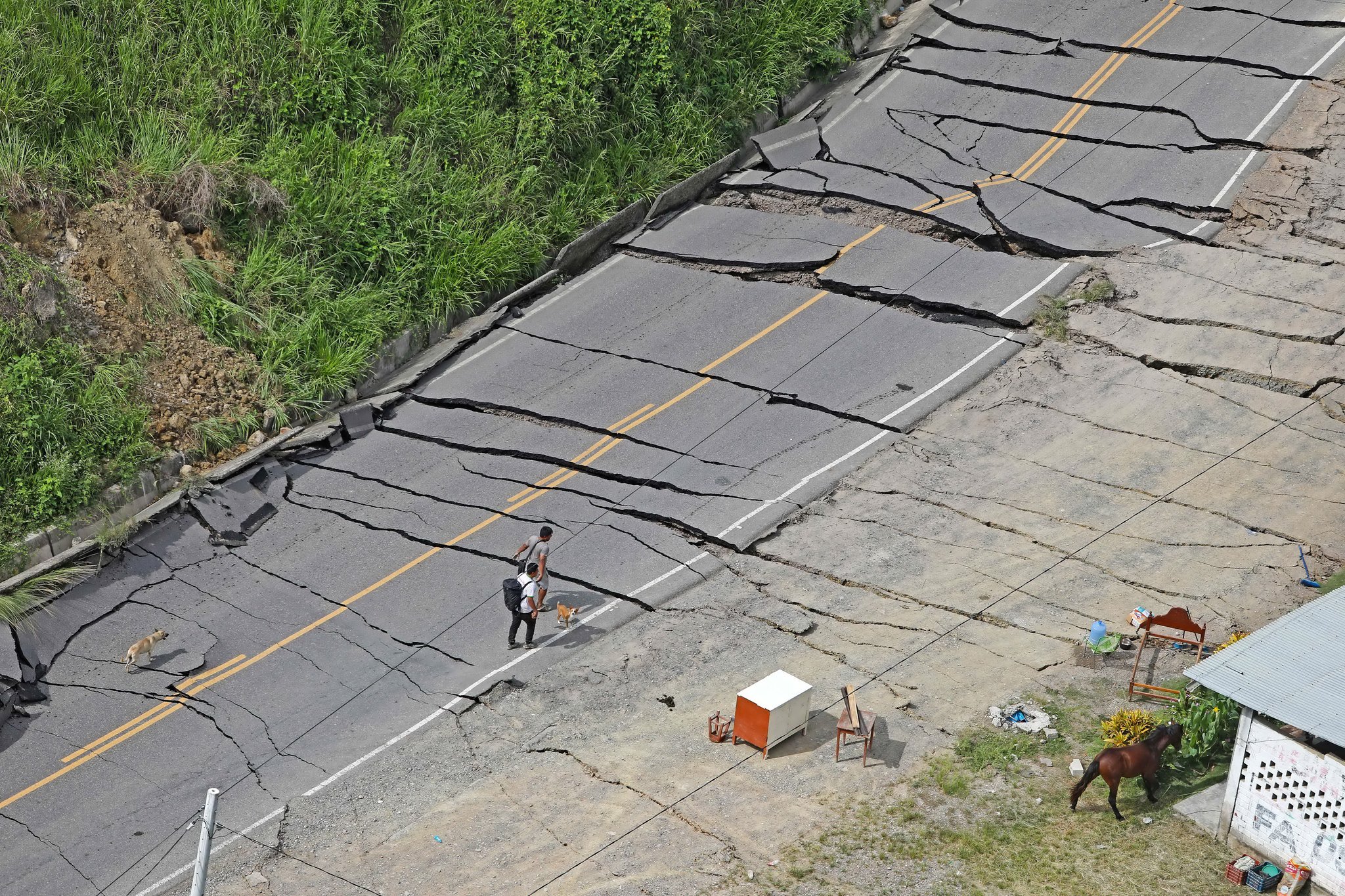 写真】地震で割れたペルー北部の道路 | Joongang Ilbo | 中央日報