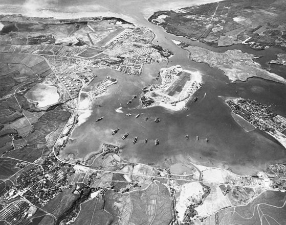 １９４０年１０月３０日、ハワイ・真珠湾の米海軍基地の航空写真。［写真　米海軍］
