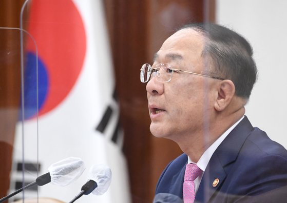 韓国の洪楠基（ホン・ナムギ）経済副首相兼企画財政部長官。