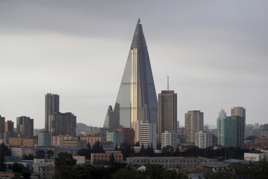 平壌のランドマーク柳京ホテル　（写真、ＡＰ　聯合ニュース）