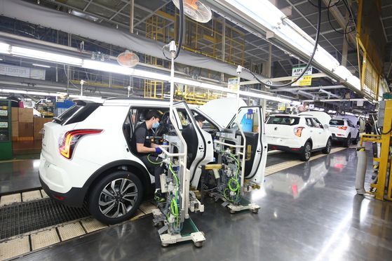 双竜自動車平沢工場の組み立てライン。［写真　双竜自動車］