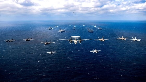 日米連合海上戦力。［写真　米太平洋艦隊］