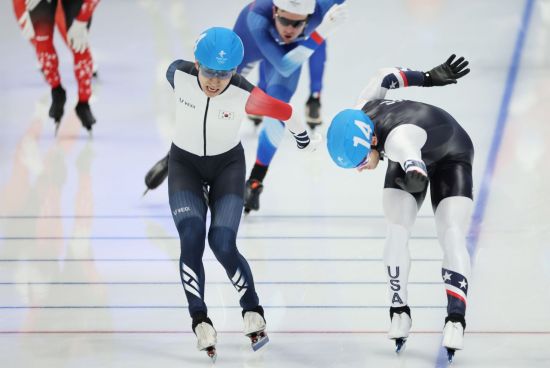 李承勲（左）とジョーイ・マンティア（右）　［写真　聯合ニュース］