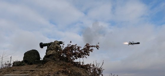 ウクライナ軍の米国産ジャベリン対戦車ミサイル　［ロイター＝ニュース１］