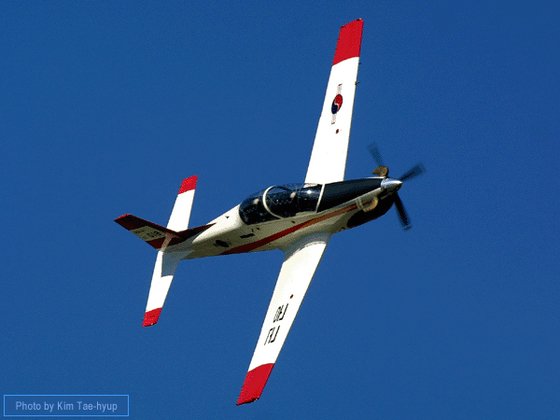 韓国航空宇宙産業（ＫＡＩ）が国内の技術で製作したＫＴ１（基本訓練機、２０００年１１月に第１機製作）　［中央フォト］