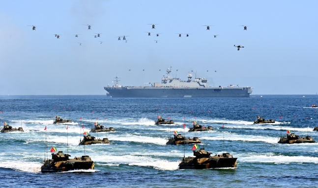 韓国の陸海空軍による合同上陸作戦［写真　国防広報院］