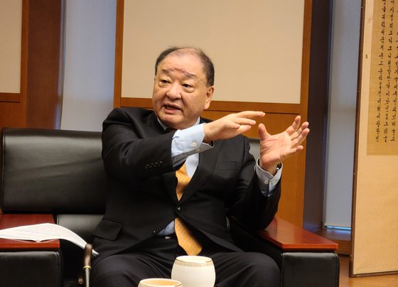 ２１日、東京の在日韓国大使館で中央日報のインタビューに応じている姜昌一（カン・チャンイル）大使。イ・ヨンヒ特派員