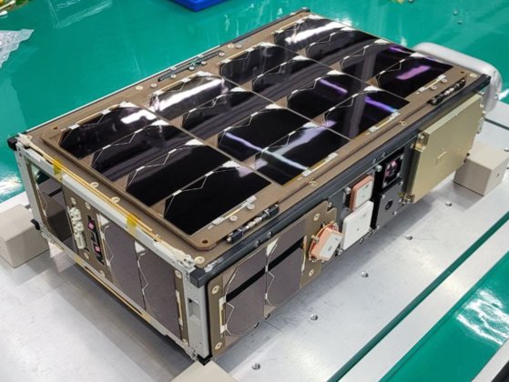 朝鮮大の学生研究チームが製作したキューブ衛星「ＳＴＥＰ　Ｃｕｂｅ　Ｌａｂ－II」。　［写真＝朝鮮大］
