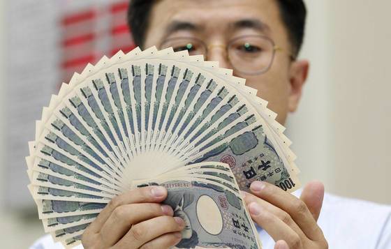 先月２９日、ニューヨーク外国為替市場では１ドル＝１３６円台を記録し、２４年ぶりの円安ドル高となった。［写真　中央ＤＢ］