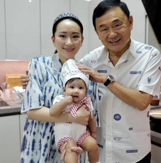 ３人目の首相狙うタクシン一族 今度は３６歳の末娘が挑戦 １ Joongang Ilbo 中央日報