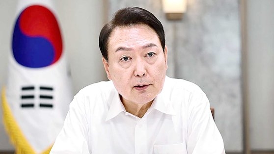 尹錫悦（ユン・ソクヨル）大統領が４日午前、ソウル龍山（ヨンサン）大統領室で開かれた首席秘書官会議で発言している。　カン・ジョンヒョン記者