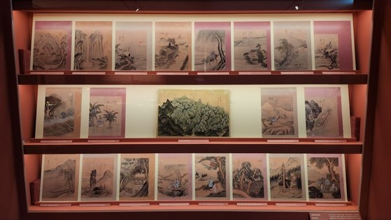 ７月７日から９月２５日まで国立古宮博物館で還収文化財特別展「国外文化財の旅程」が開かれる。写真は２００５年に独ザンクト・オッティリエン大修道院が永久貸与方式で返還した謙斎・鄭ソン（チョン・ソン）画帳。　キム・ジョンヨン記者