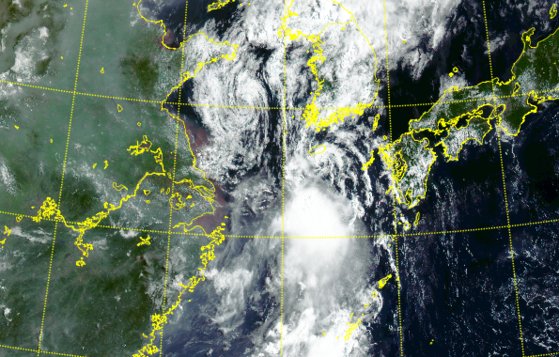衛星から見た台風６号　気象庁