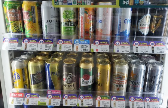 １日、国内のコンビニに入庫されて消費者の選択を待つ日本のビール　チョン・スジン記者