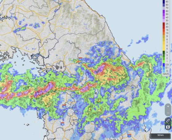 ９日午前７時現在、気象庁レーダーの状況。厚い雨雲が京畿道南部など中部地方に留まっている。［写真　気象庁］