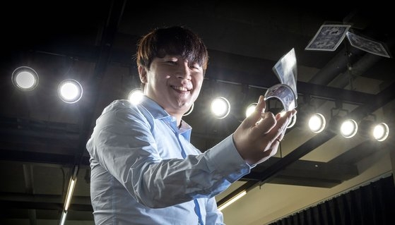 元プロゲーマーのポーカープレーヤー、ホン・ジンホが１１日、インタビューに応じた。ホン・ジンホは先月１２日、米ラスベガスで開催されたＷＳＯＰで優勝した。　チャン・ジンヨン記者